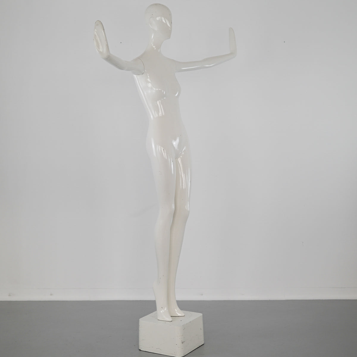Vintage Poliester White Standing Mannequin Open Arms
