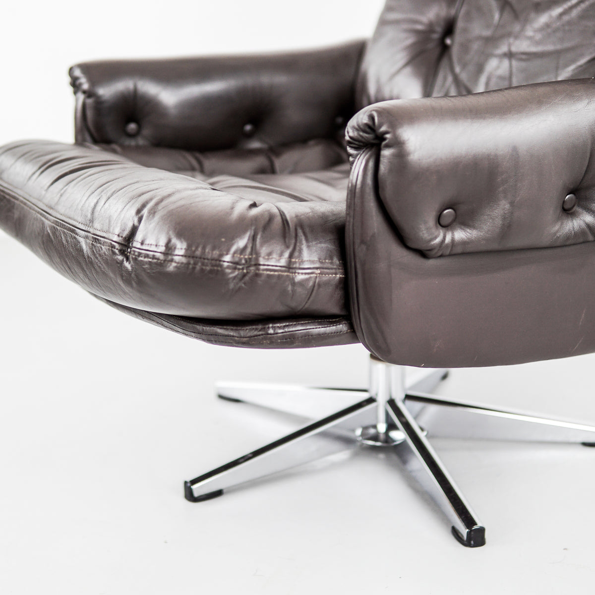 Brown Leather Swivel Chair | Denmark |1960s